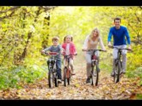 Fahrrad fahrende Familie