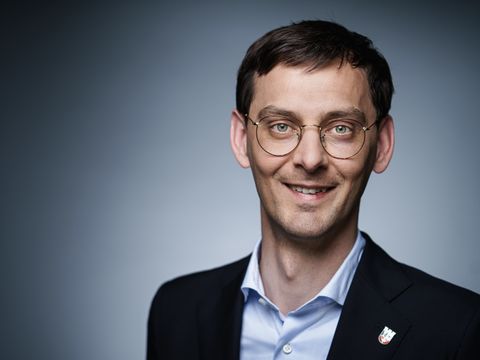 Bezirksbürgermeister Martin Hikel - Porträtfoto 2021-06
