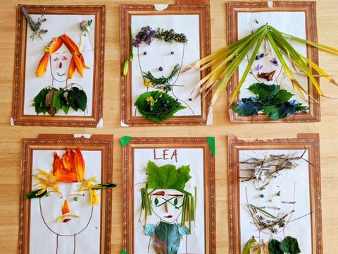 Bildvergrößerung: Die Kinder haben unter anderem lustige Gesichter aus Blättern, Gräsern, Blüten und Samen auf Papier geklebt.