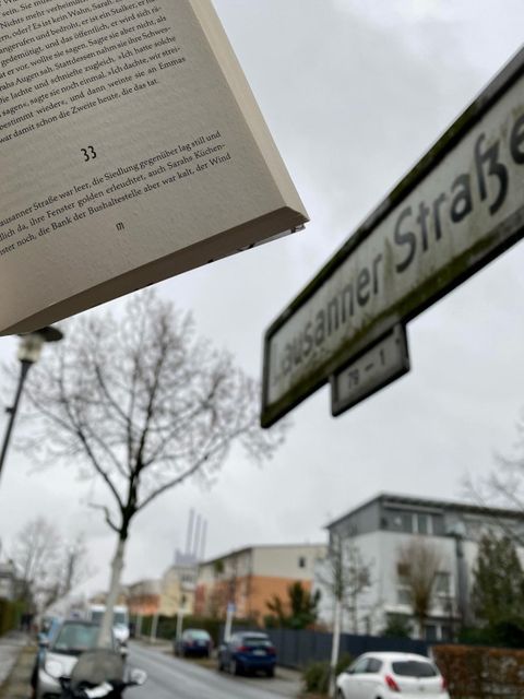 Bildvergrößerung: Buch auf in der Lausanner Straße