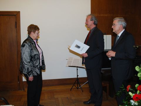 Bildvergrößerung: Helga Wehner Verleihung der Bezirksverdienstmedaille 2012 am 14.03.2014