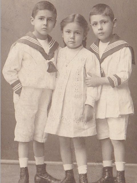Bildvergrößerung: Charlotte Rosa mit ihren Brüdern Rudolf und Karl Gerhard 