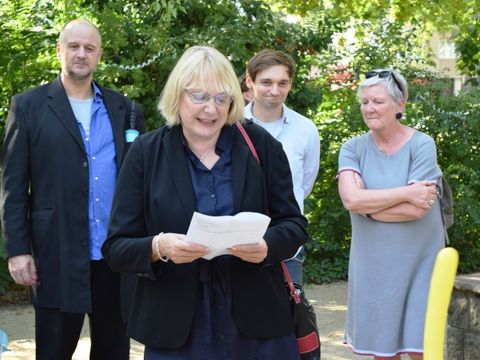 Bezirksstadträtin Sabine Weißler eröffnet den Spielplatz an der Turmstraße Ecke Wilsnacker Straße