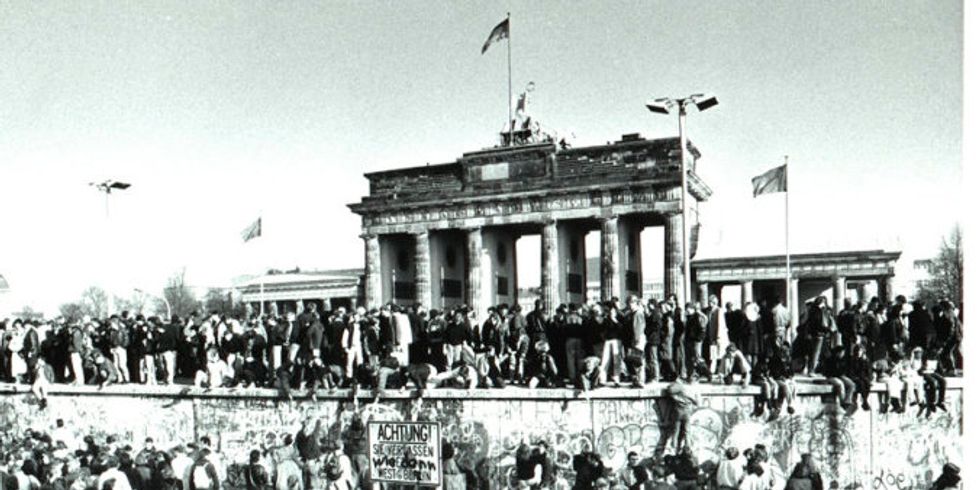 Brandenburger Tor nach Aufhebung der Reisbeschränkung für Bürger der DDR; 10.11.1989
