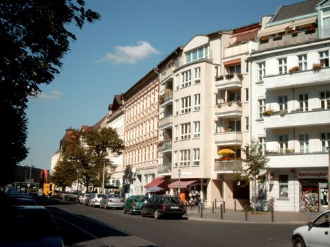 Sanierte Schnellerstraße