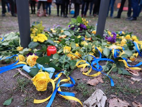 Stilles Gedenken im Charkiw-Park zum ersten Jahrestags des Überfalls am 24.02.2023