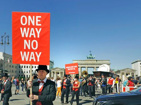  BETTER WORLD CUP: Straßenaktion Berlin gibt den Becher ab