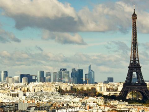 Blick auf den Pariser Eiffelturm und Panorama