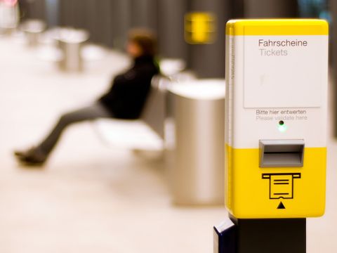 Fahrscheinentwerter auf dem U-Bahnhof Bundestag