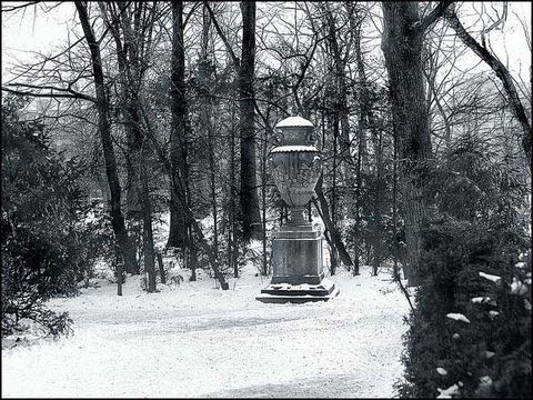 Erwin Barth - Schustehruspark, Terrakottavase, vor 1919