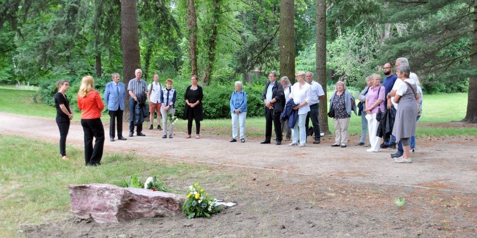 Enthüllung des Gedenksteins im Schlosspark Biesdorf - Ansprache Bezirksstadträtin Juliane Witt