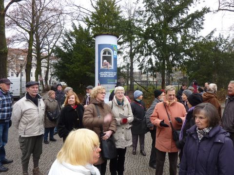 Start am Heidelberger Platz mit Elfi Jantzen (Mitte), 14.12.2013, Foto: KHMM