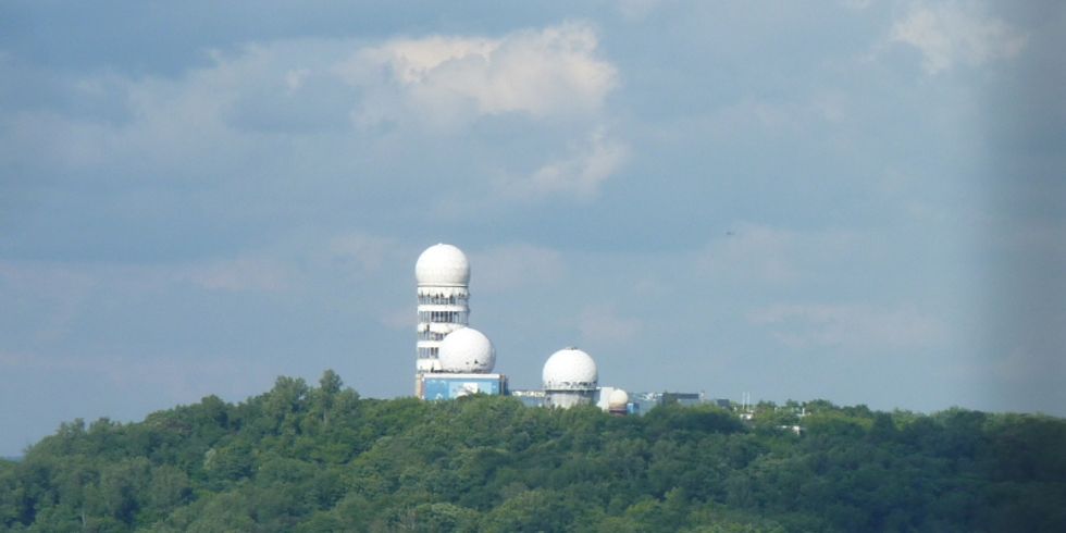 Blick vom Grunewaldturm zum Teufelsberg, 14.7.2012, Foto: KHMM