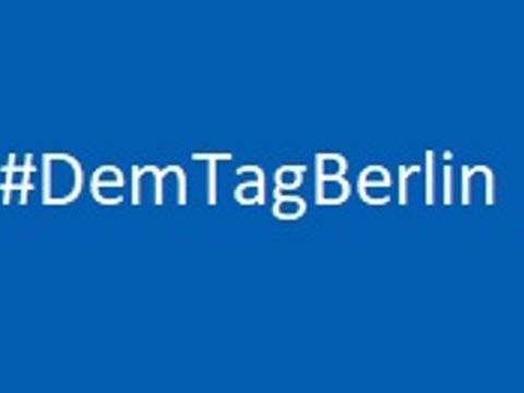 Hashtag #DemTagBerlin auf blauen Hintergrund