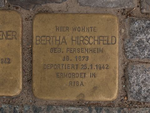 Stolperstein Bertha Hirschfeld, Foto: A. Bukschat & C. Flegel, 03.10.2012