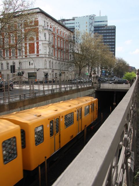 Bildvergrößerung: In diesem Tunnel "verschwinden" die Züge der U-Bahnlinie 2
