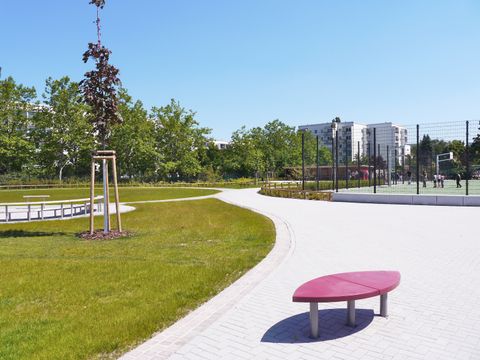 Sportplatz und Außenanlage der Pusteblume Grundschule