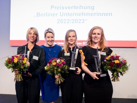 Wirtschaftssenatorin Giffey mit den Berliner Unternehmerinnen des Jahres