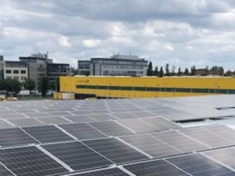Solaranlage auf dem Dach des Recyclinghofs in der Gradestraße