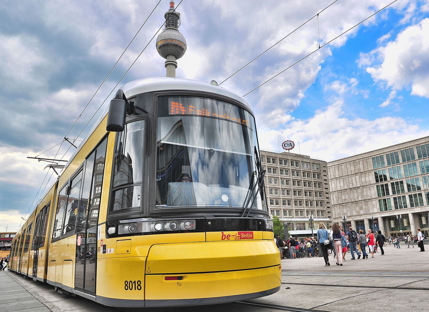 Straßenbahn auf dem Alexanderplatz