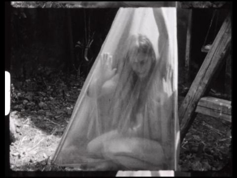 Bildvergrößerung: Filmstill aus Gabriele Stötzer: „Austreibung aus dem Paradies“, 1984, Super 8, 25 min