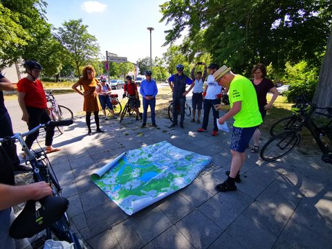 Bildvergrößerung: Radtour mit dem ADFC und dem Bezirksbürgermeister