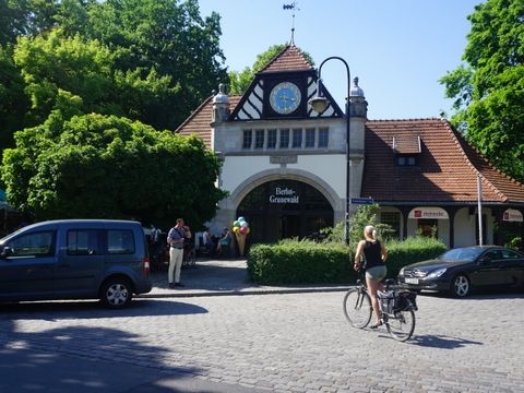 Ausgangspunkt des Kiezspaziergangs im November: der Bahnhof Grunewald. 