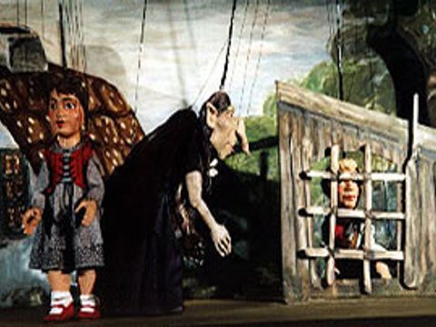 Bildvergrößerung: Szene aus dem Marionettenspiel "Hänsel und Gretel" von Monika Parthier