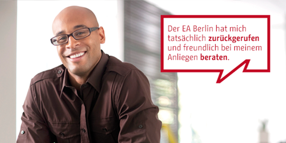Junger Mann mit Brille äußert: "Der EA Berlin hat mich tatsächlich zurückgerufen und freundlich bei meinem Anliegen beraten."