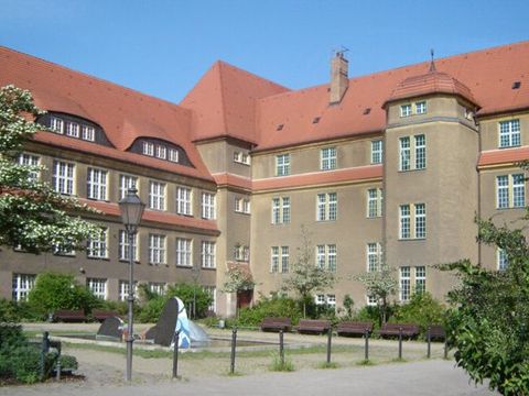 Haus der VHS Treptow-Köpenick in Baumschulenweg
