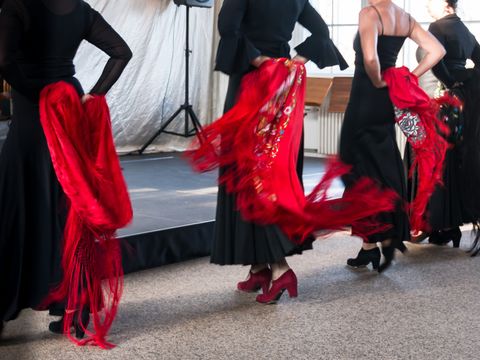 Frauen tanzen Flamenco