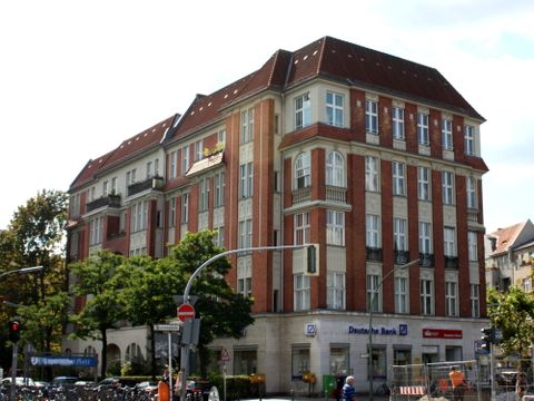 Bildvergrößerung: Ein Gebäude am Bayerischer Platz