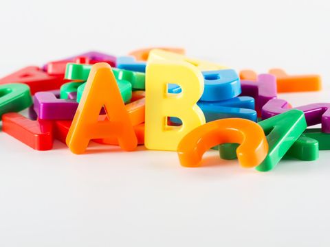 Bunte Buchstaben aus Plastik