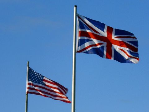 Flaggen der Vereinigten Staaten von Amerika und des Vereinigten Königreichs