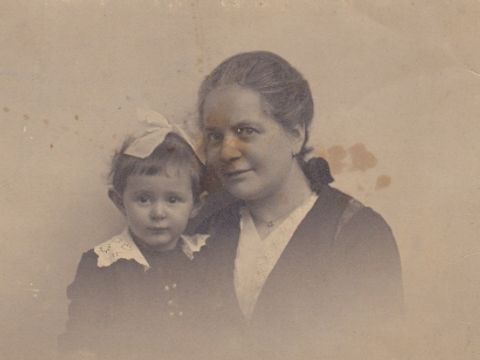 Martha Mährenstein mit Nichte