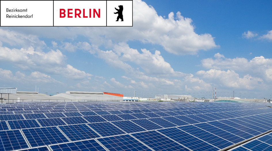 PV-Anlage auf Industriedach mit Logo Berlin Reinickendorf