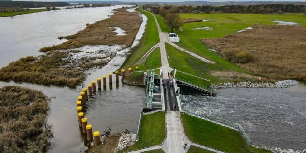 Hochwasserschutz in Brandenburg Deichsanierung auf rund 300 km abgeschlossen 