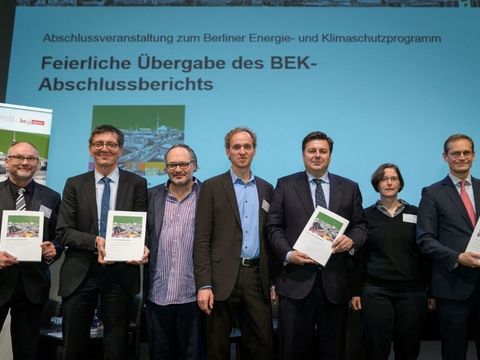 Bildvergrößerung: Berliner Energie- und Klimaschutzprogramm - Übergabe des Endberichts