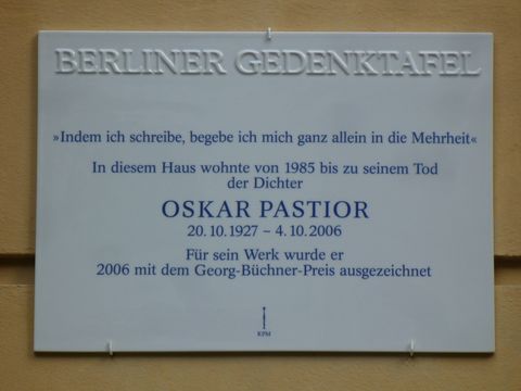 Bildvergrößerung Gedenktafel für Oskar Pastior, 23.9.2009, Foto: KHMM