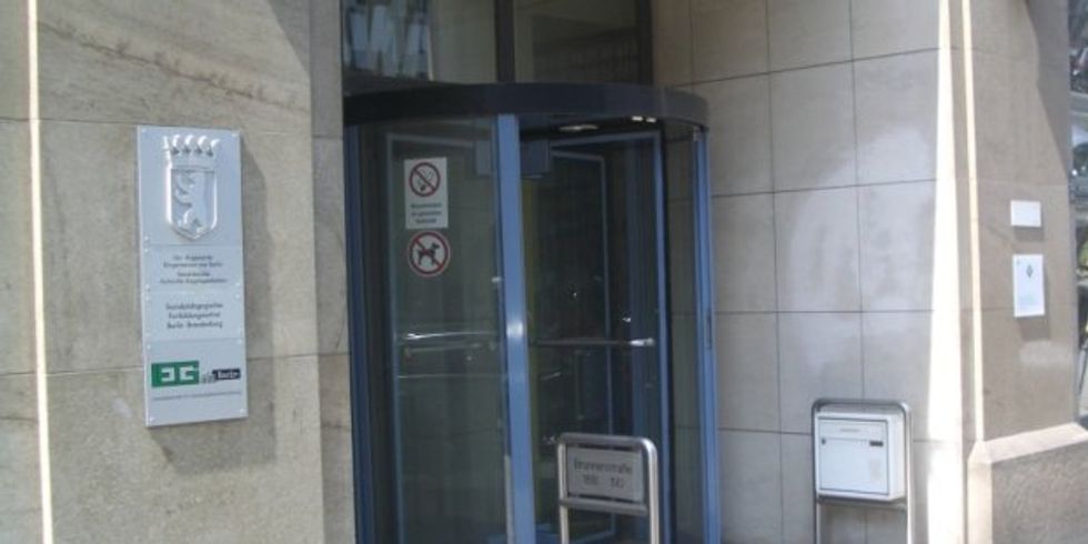 Eingang des Dienstgebäudes Brunnenstraße 188