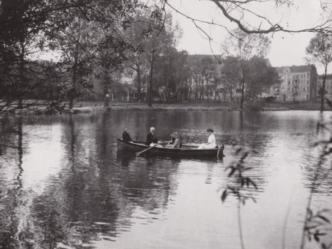 Bildvergrößerung: Schäfersee, Ruderbootsfahrt, Fotografie 1910 