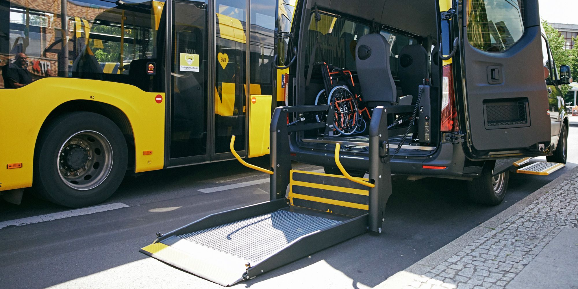 Bildvergrößerung: Barrierefreier Kleinbus der BVG 
