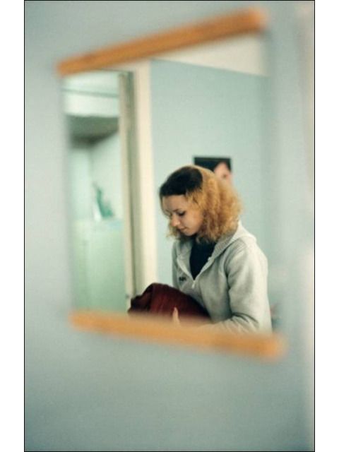 Bildvergrößerung: Gitta Seiler: aus der Serie „abgetrieben“, Klinik für minderjährige Mädchen, St. Petersburg, 2000