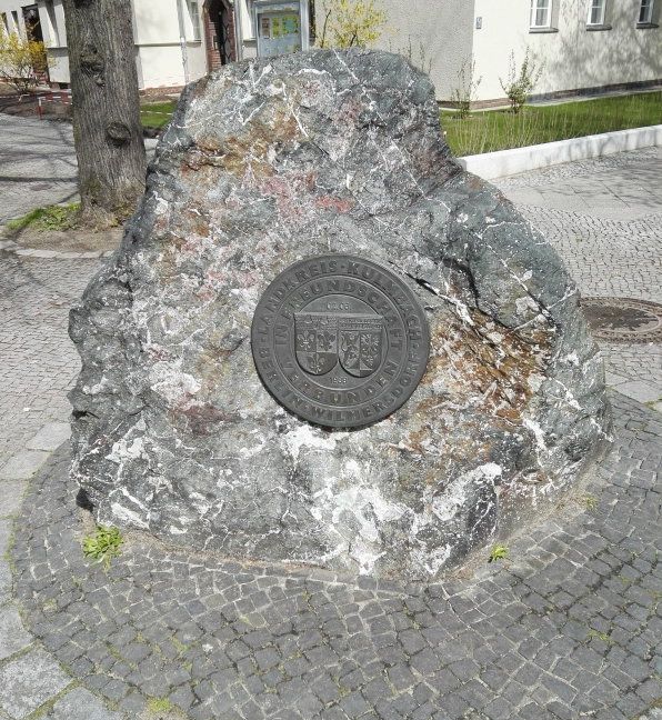 Findling Kulmbach mit Bronzescheibe