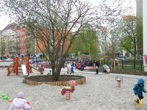 Spielplatzeröffnung Stargarder Straße 51