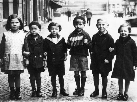 Kinder in der Immanuelkirchstraße,1932