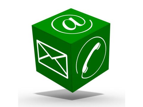 grüner Würfel mit Kommunikationssymbolen
