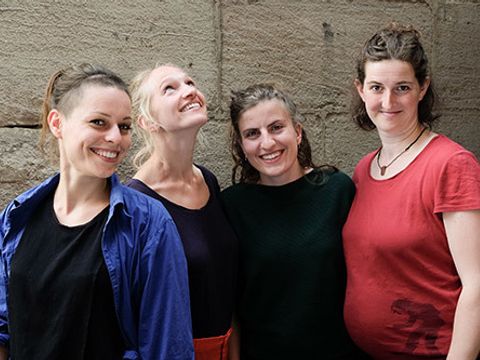 Bildvergrößerung: Hier sehen Sie vier Frauen vom Theaterkollektiv Berlocken