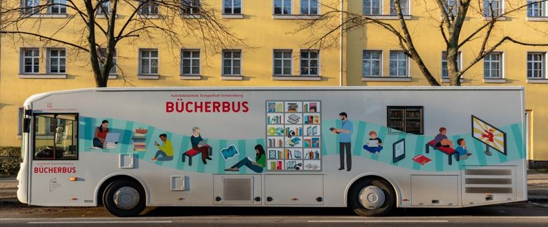 Bücherbus an der Haltestelle Alarichstraße