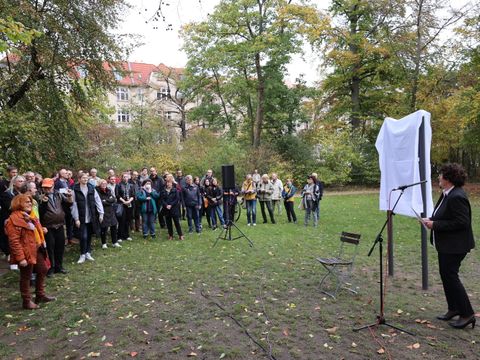 Bildvergrößerung: Bezirksbürgermeisterin Maren Schellenberg bei der Benennung des Charkiw-Parks in Steglitz (24.10.2022)